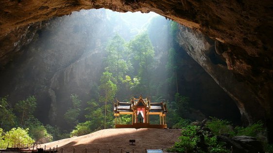 www.asiaexplorers.com/pics/phraya-nakhon-cave_khao-sam-roi-yot-marine-national-park.jpg